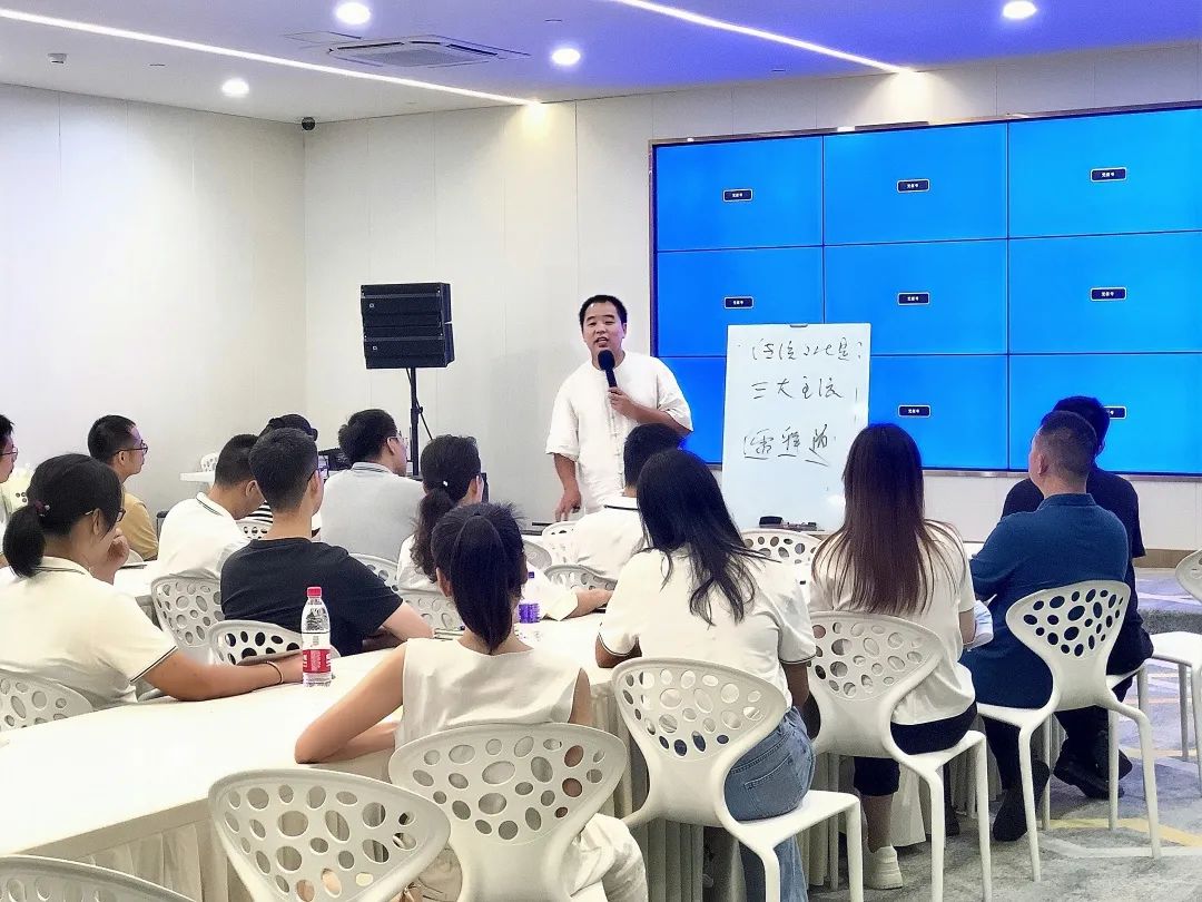 揚傳統(tǒng)文化 聚奮進力量